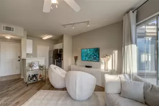 Photo #4: 2528080 Listing