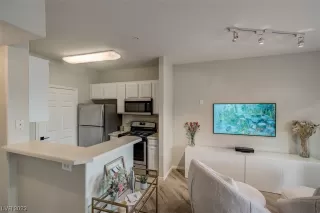 Photo #5: 2528080 Listing