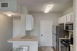 Photo #6: 2528080 Listing