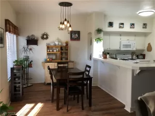 Photo #3: 2528091 Listing