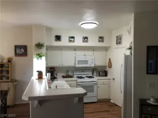 Photo #4: 2528091 Listing