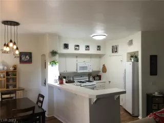 Photo #5: 2528091 Listing