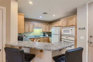 Photo #6: 2528113 Listing 