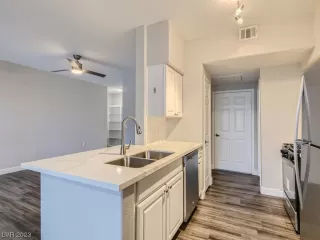 Photo #3: 2528132 Listing