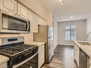 Photo #4: 2528132 Listing