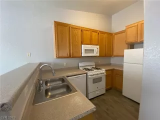 Photo #5: 2528216 Listing