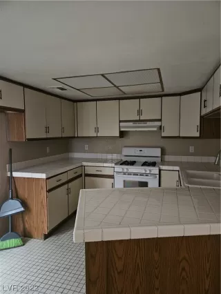 Photo #1: 2528224 Listing 