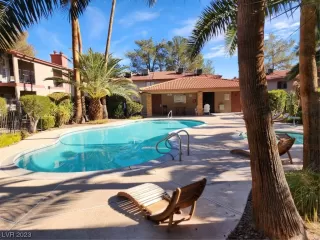 Photo #5: 2528244 Listing 