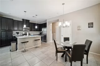 Photo #4: 2528278 Listing