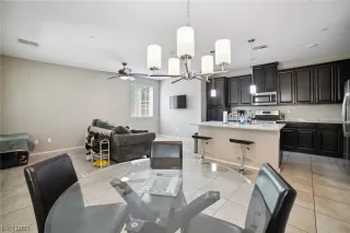 Photo #5: 2528278 Listing