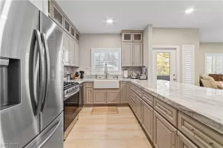 Photo #2: 2528297 Listing