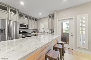 Photo #3: 2528297 Listing