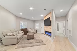 Photo #5: 2528297 Listing