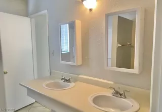 Photo #5: 2528350 Listing 