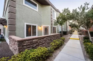 Photo #2: 2528367 Listing