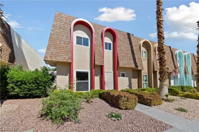 MLS: 2528372 Condo For Sale