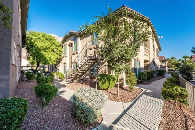 MLS: 2528373 Condo For Sale