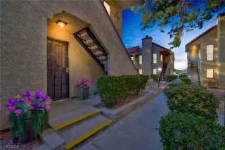 Photo #3: 2528410 Listing