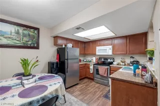 Photo #6: 2528410 Listing