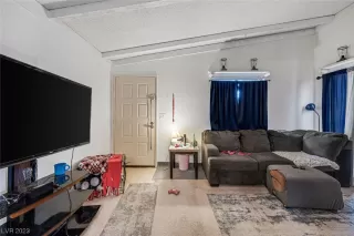 Photo #5: 2528413 Listing