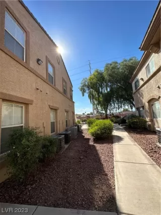 Photo #2: 2528433 Listing