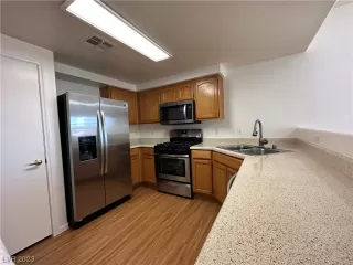 Photo #5: 2528433 Listing