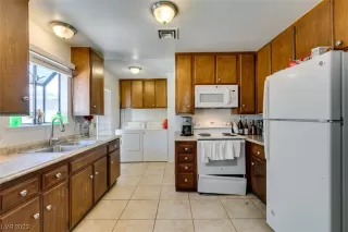 Photo #5: 2528455 Listing