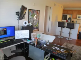 Photo #3: 2528493 Listing