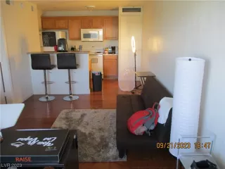 Photo #4: 2528493 Listing