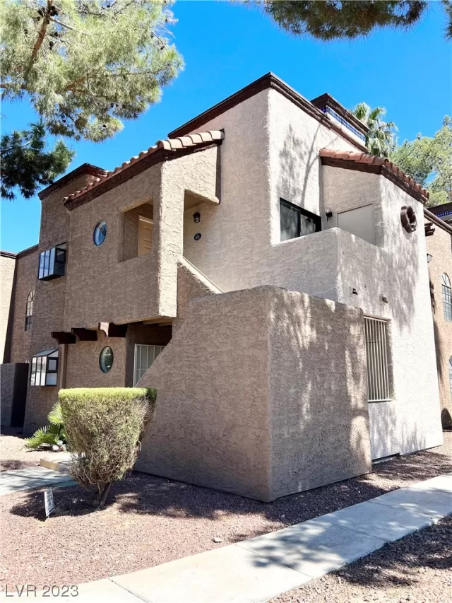 MLS: 2528494 Condo For Sale