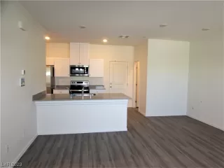 Photo #3: 2528501 Listing