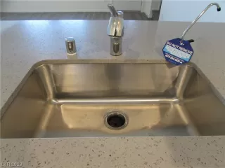 Photo #5: 2528501 Listing