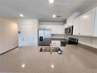 Photo #4: 2528504 Listing 
