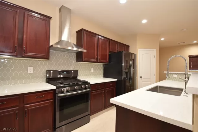 MLS: 2528532 Condo For Sale