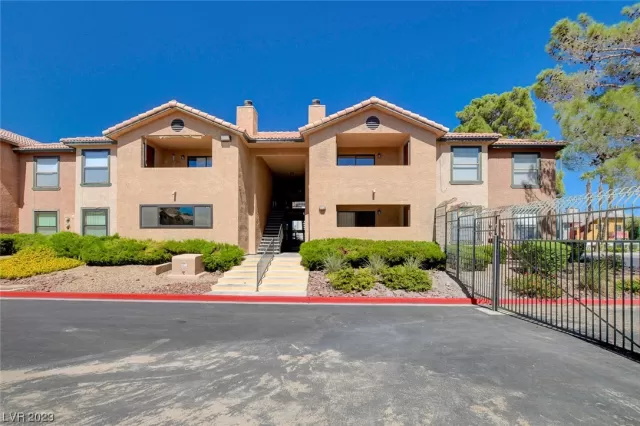 MLS: 2528561 Condo For Sale