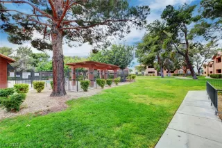 Photo #5: 2528561 Listing 