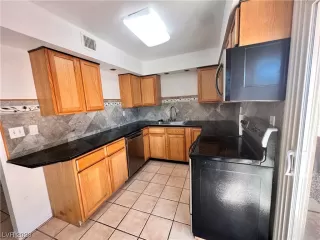 Photo #3: 2528568 Listing