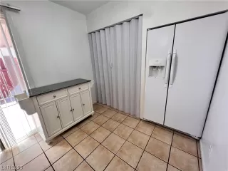 Photo #5: 2528568 Listing