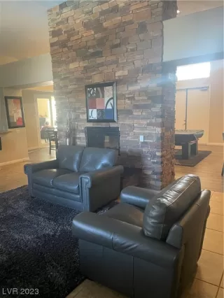 Photo #2: 2528693 Listing 