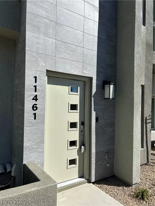 MLS: 2528782 Condo For Sale