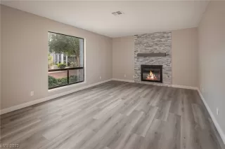 Photo #2: 2528787 Listing