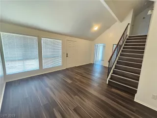 Photo #2: 2528798 Listing