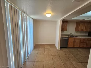 Photo #6: 2528798 Listing