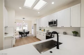 Photo #1: 2528831 Listing 