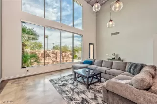 Photo #4: 2528840 Listing
