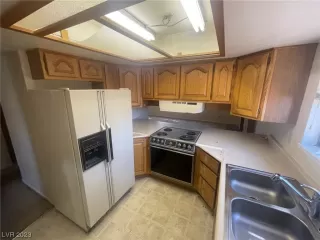 Photo #6: 2528849 Listing