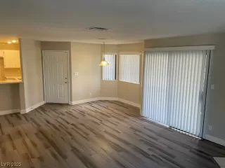 Photo #5: 2528882 Listing 