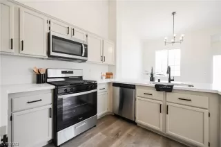 Photo #1: 2528907 Listing 