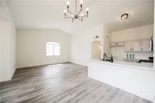 Photo #2: 2528907 Listing 