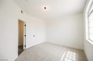 Photo #5: 2528907 Listing 